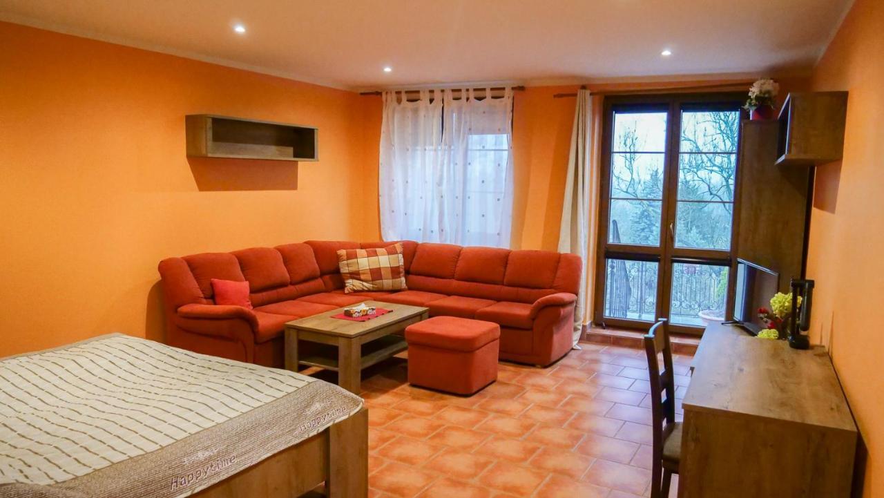 Penzion Na Hradbach Louny Luaran gambar