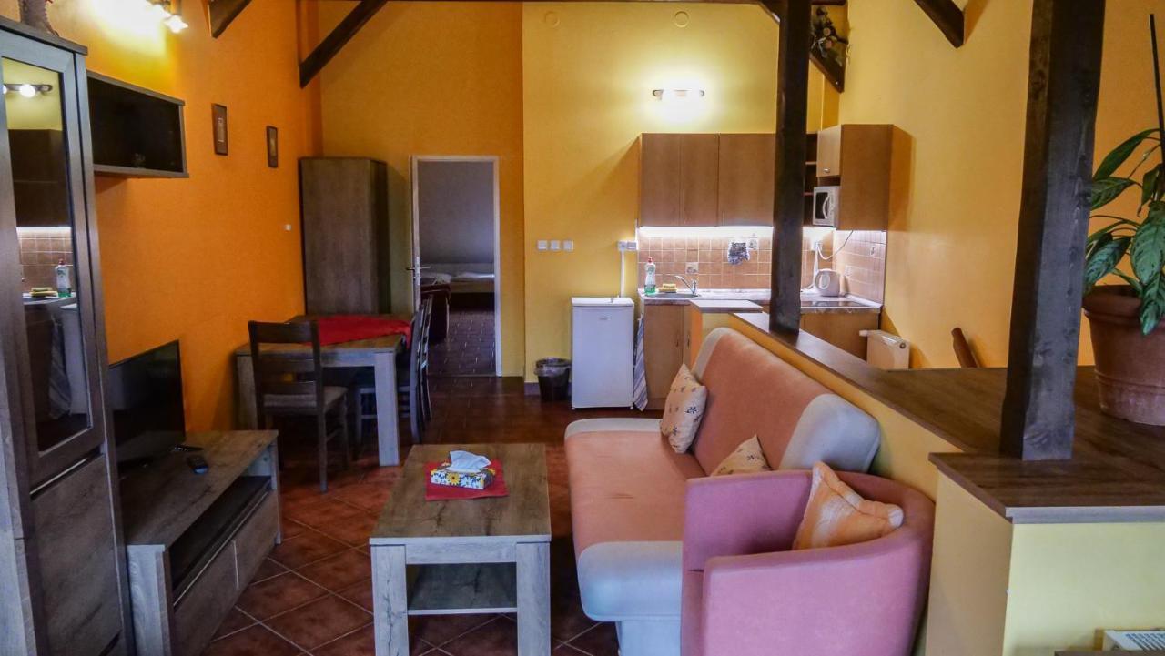 Penzion Na Hradbach Louny Luaran gambar