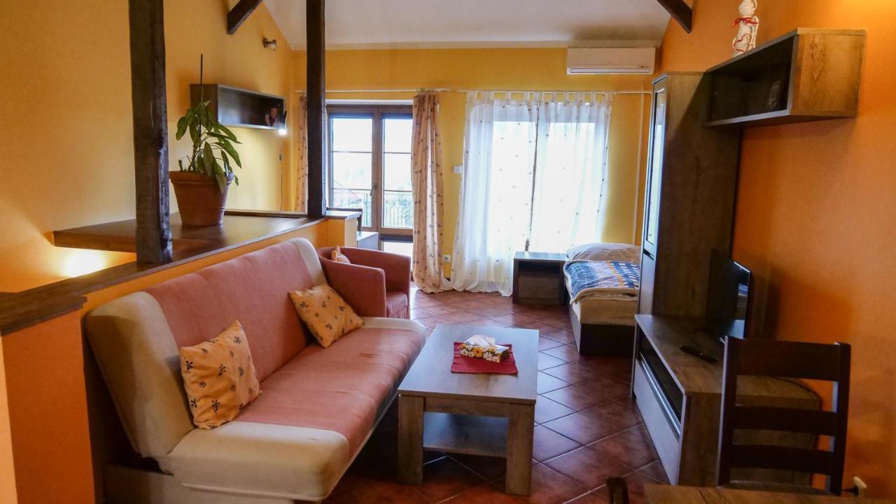 Penzion Na Hradbach Louny Luaran gambar