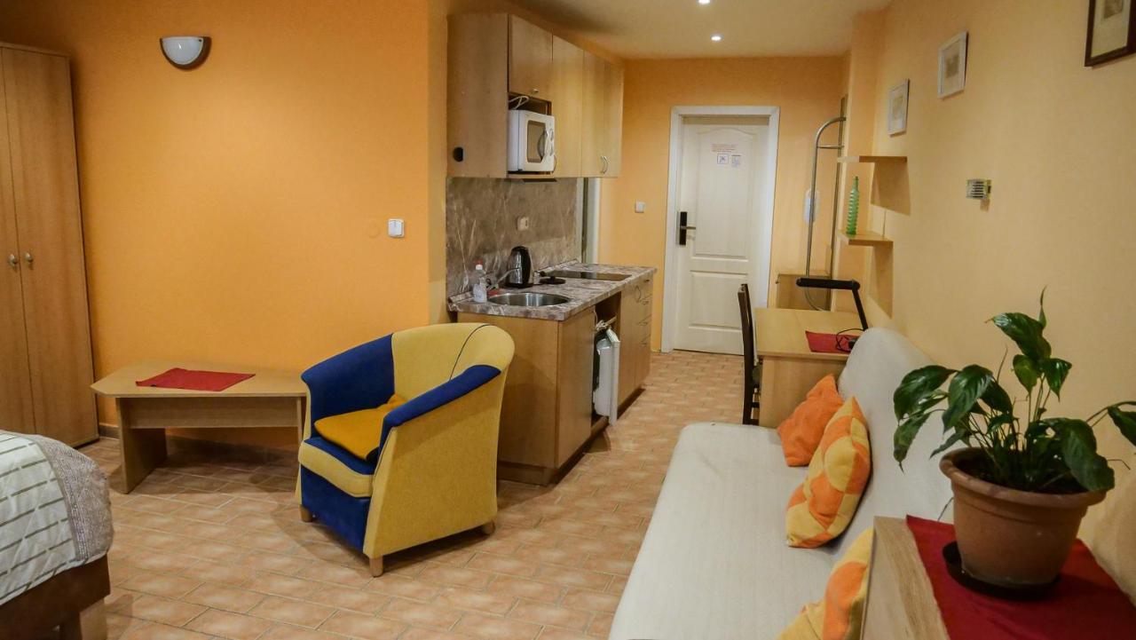 Penzion Na Hradbach Louny Luaran gambar