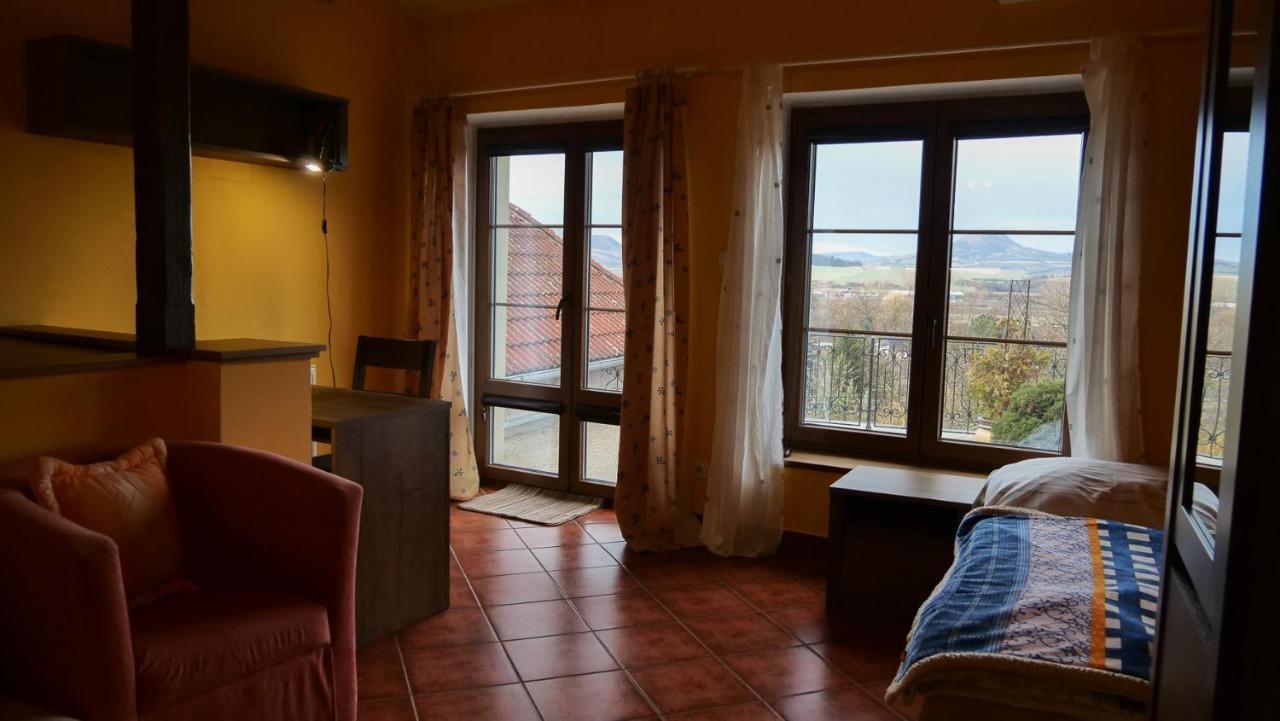 Penzion Na Hradbach Louny Luaran gambar