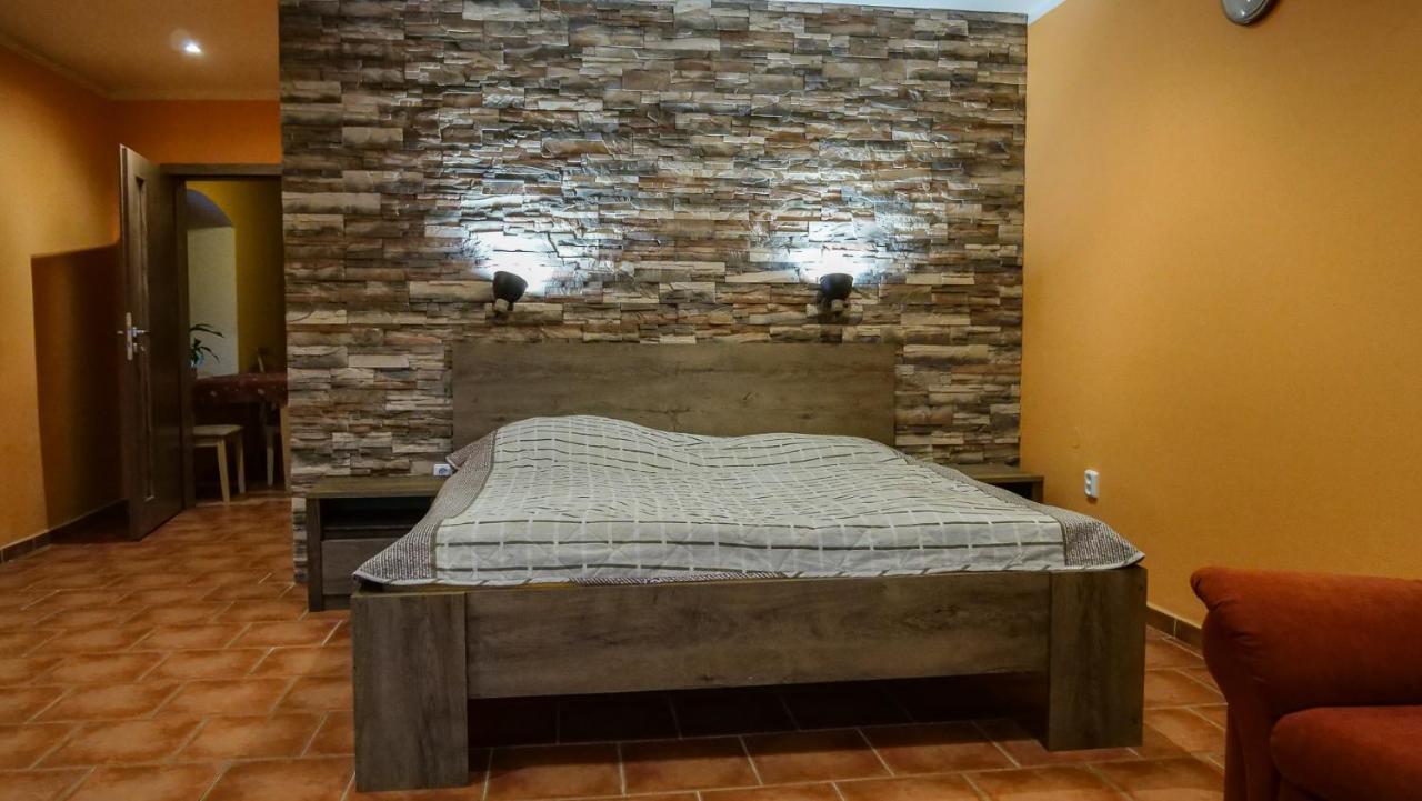 Penzion Na Hradbach Louny Luaran gambar